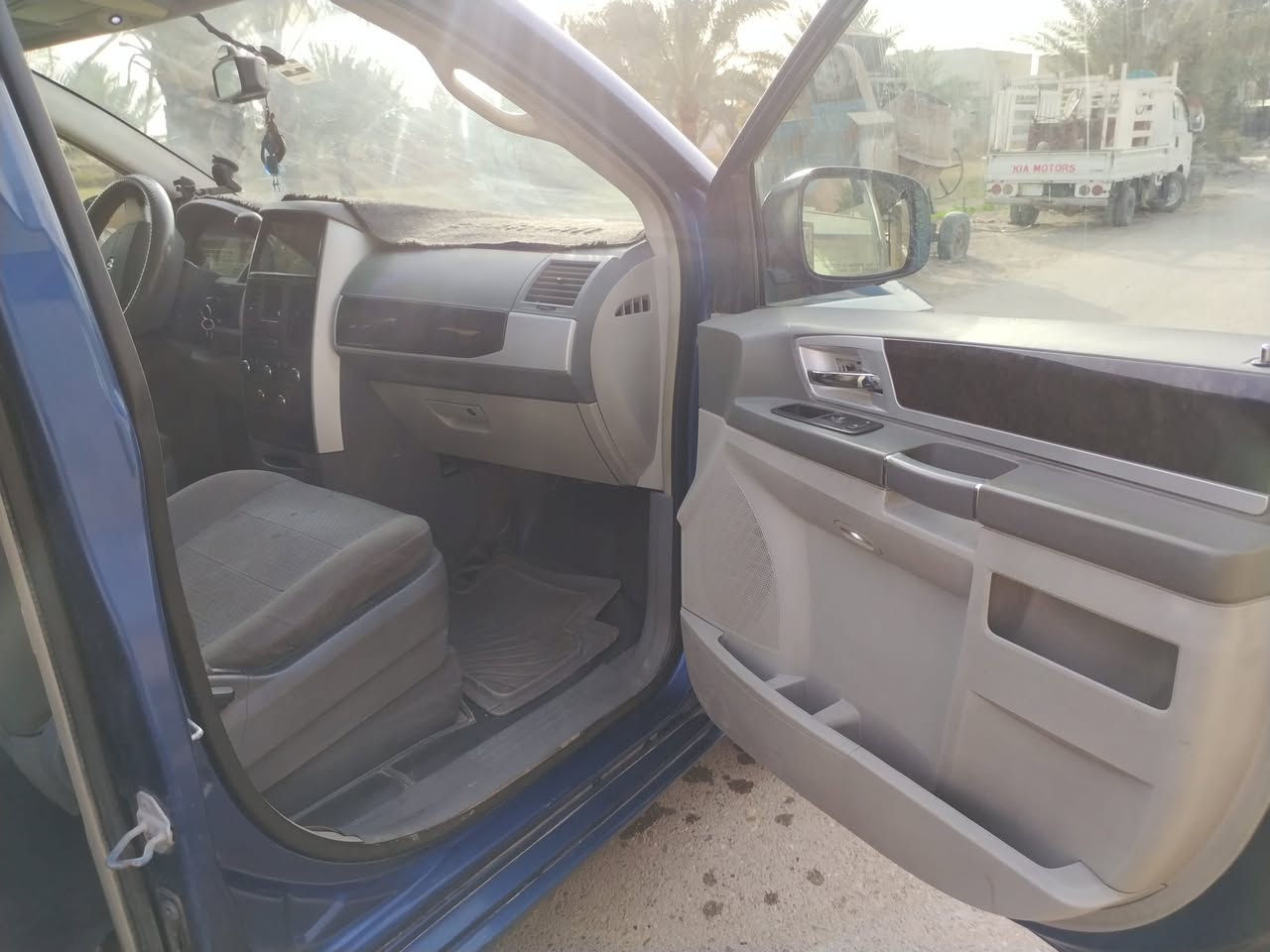 دوج كرفان موديل 2010  لون جويتي مكينة 3800 رقم بغداد تبريد 3 قطع والتفاصيل هواي السعر 115  وبيها مجال للطيبين ،،، و باسمي السيارة  ***********
