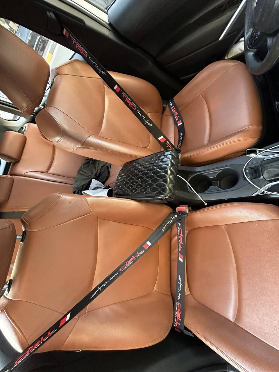 🔥🔥🔥✅((((ورشة متنقله تجيكً لباب البيت ))))
تبديل الوان وتصليح احزمة الامان وتصليح فايبر كلاس تطبيك دعاميات موقعي تغليف حراري و خياط ستيرن عمل يدوي على وضع الشركة اجيك لباب البيت وهذا تصوير جزء من عملي 
 داخل بغداد اتصل وادلل ***********
