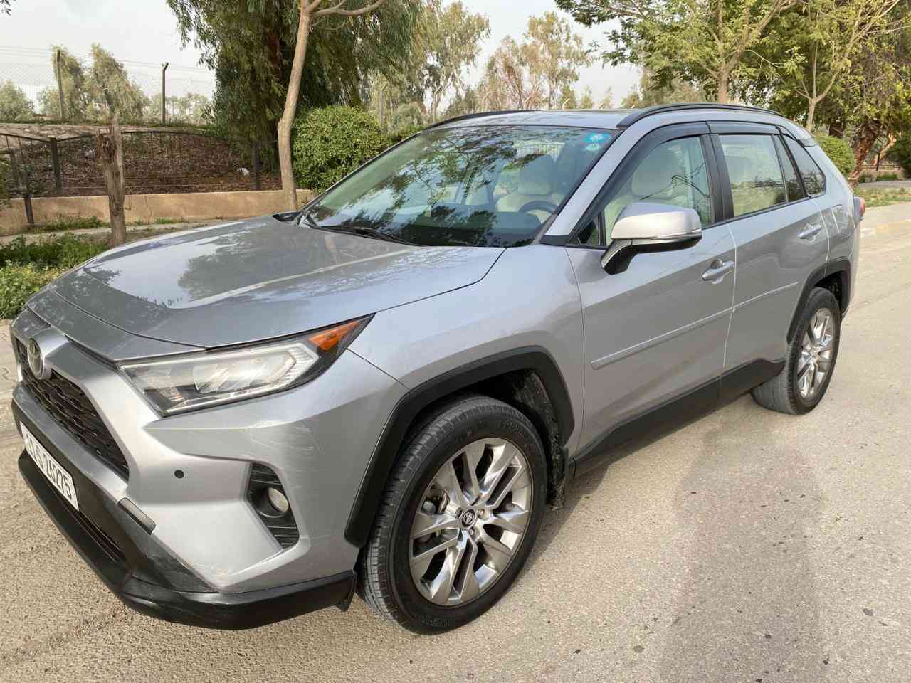 سلام عليكم
-للبيع 
‏-  TOYOTA RAV4, XLE
- موديل -2021 
- لون -رصاصي 
- لون الداخلي -بيجي
- محرك بشرط
- كير بشرط 
- ماشية -45 الف mi
- فئة XLE بريميوم
- سلايت 
- بصمه
-جنطه كهرباء
- رادار امامي
- رادار جانبي 
- حاكية 
- مثبت سرعه 
- تحكم اوامر صوتي 
- تبريد قطعتين 
- هاند بريك بصمه 
- كشن كهرباء جلد
- نظام ECO ثلاث انضمه قيادة 
- نظام اوتو ستوپ 
- اشاره مرايات 
- مرايات كهرباء 
- الضرر قبق الجنطه صبغ و جمامرلغات صبغ
-شرط بدون ايرباك حداديه امامي خلفي جديد
-ويل 19 + تخم تاير جديد
- صور الحادث داخل المنشور السونر موجود و رقم الشاصي هم موجود 
- مكاني - ديالى- بعقوبة 
-السعر ١٩٠ وبيه مجال للطيبين 
- الاستفسار ‭٠٧٧٢ ١٧١ ٢٣٩٥‬

