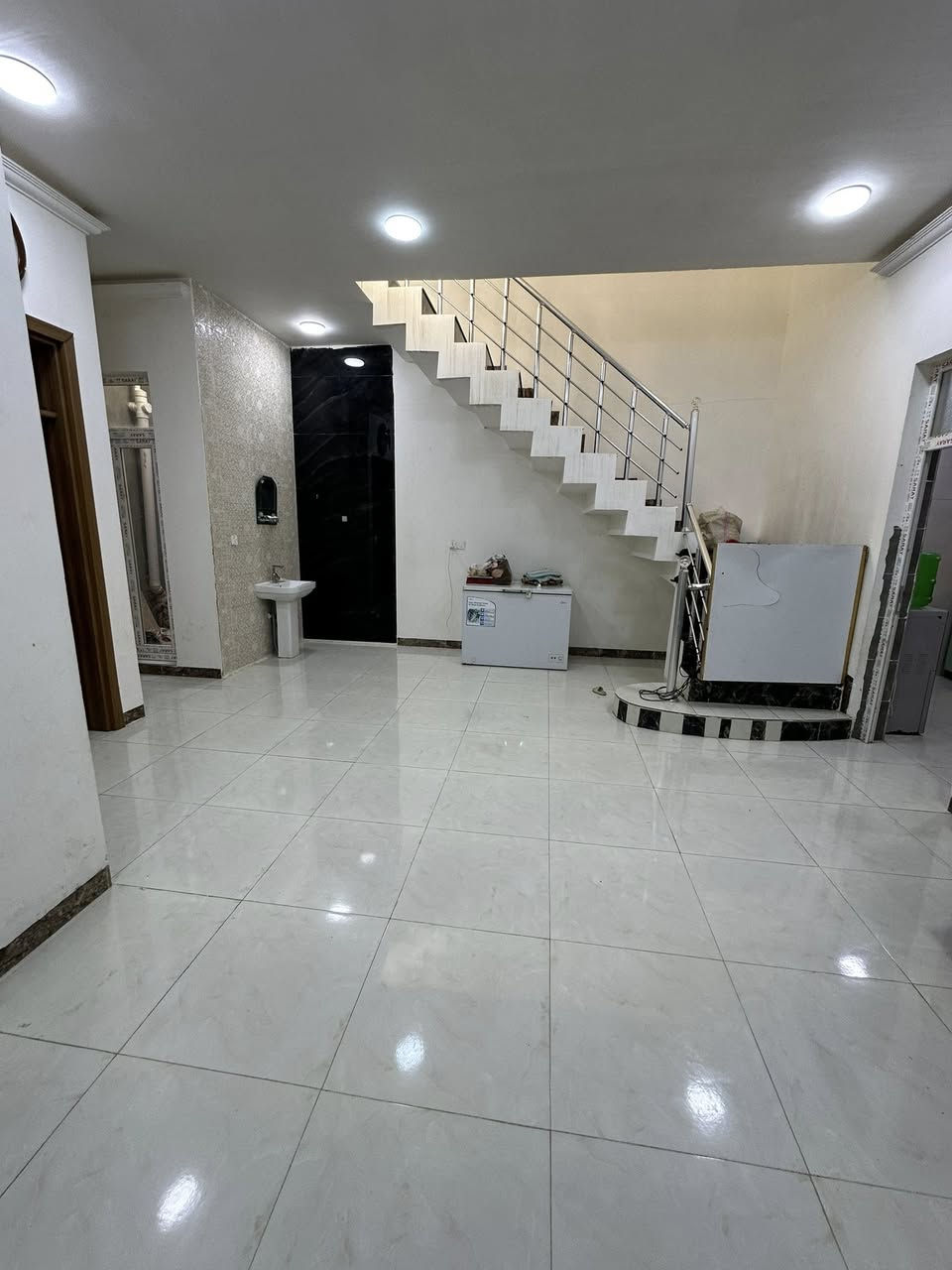 بيت للبيع🏠
المساحة 150 م 
موقع البيت/ دور الزراعة الثانية قرب شارع الريان شارع ناظم

يحتوي على استقبال صالة غرفه حمام داخلي مناور عدد 2
صحيات خارجيه

الطابق الثاني صالة وغرفتين نوم

البناء 2024

التواصل على الرقم ***********
