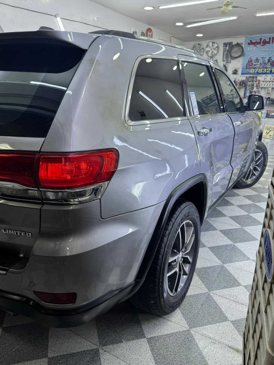 السلام عليكم جيب شيروكي موديل 17 رقم بغداد حره بسمي توني محوله رقم انكليزيً الجديد بسمي فول موصفات الاخيرً كل الموصفات فتحه سقف بصمه كراسي كهرباء كشنات تبريد ستيرنً هيترات جنطه شفط اشاير بالمري كامره دوره حساسات خلفيه مواس هواي بيه موصفات  بيه قطع صبغ ابيع هل موجود السعر 158 ورقه الي ماتعجبهً خل يعبر المنشور جزاكم الله خير مكاني بابل 
*********** وتساب
