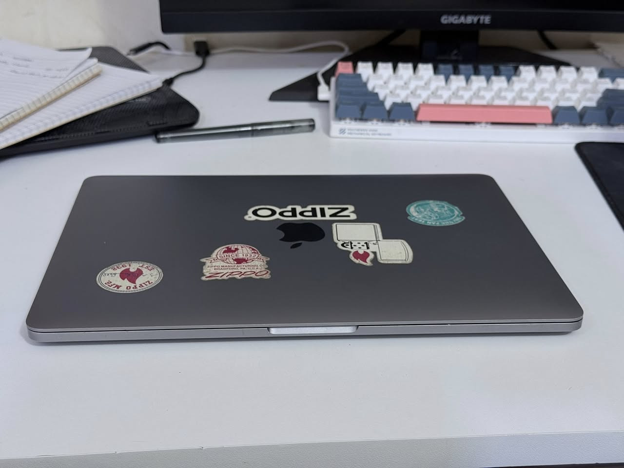السلام عليكم اخواني
MacBook Pro للبيع 
المواصفات مثل ما موضح بالصورة الجهاز نظافته ٩٠٪؜ كلش جنت مدارية بالاستخدام 
الجهاز 1T 
رام 16G
المعالج core intel i5 الجيل العاشر
***اللابتوب صارله عندي ٦ سنين يحتاج تبديل بطارية مع ذالك بالاستخدام المتوسط والخفيف ينطيك من ساعتين الى تلاثة 
الكارتونه مالته موجودة والواير الاصلي موجود 
السعر ٥٥٠ الف قفله وبالعافية على الي يكون من نصيبه ❤️


**إذا كنت صاحب هذا الإعلان وتريد حذفه لأي سبب، رجاءا أرسل رسالة إلى الدعم الفني**