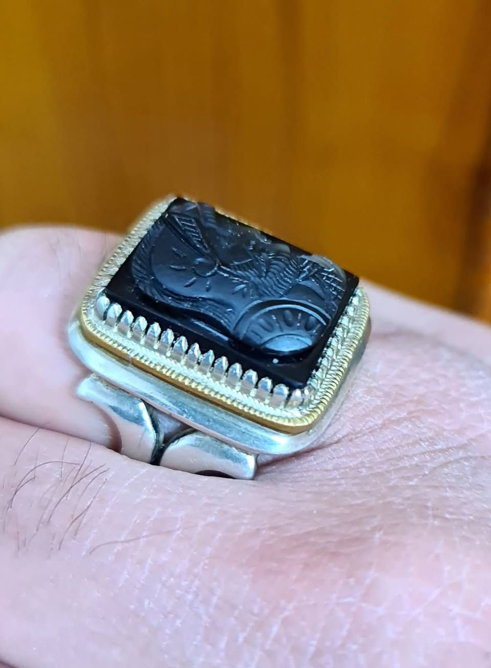 للبيع عقيق يماني تحفة التحف شفة العبد من النوادر صياغة ثقيلة يدوية
قياس 24 . 25 يوجد توصيل ان شاء الله


**إذا كنت صاحب هذا الإعلان وتريد حذفه لأي سبب، رجاءا أرسل رسالة إلى الدعم الفني**