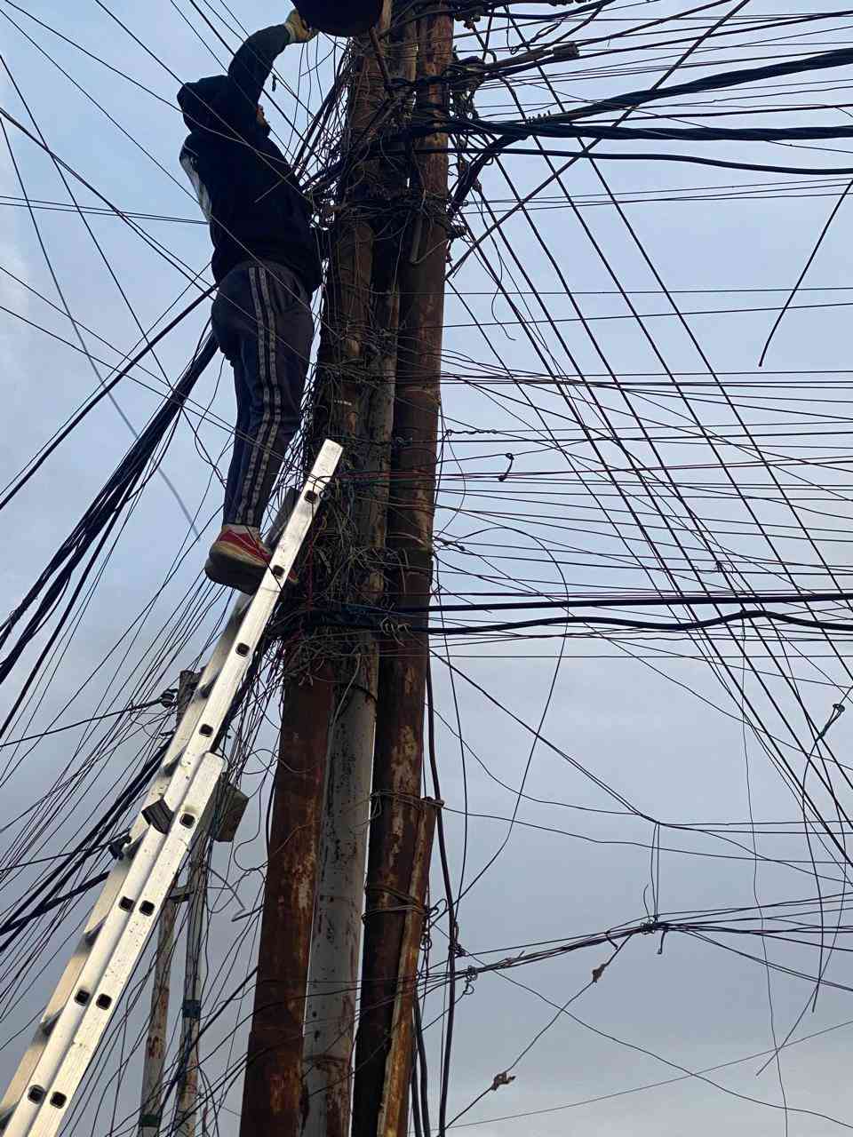 شهر مبارك علينه وعليكم انشاءالله تصفيه وتنضيف وشوف بعينك ودلل
العنده تصفيه اي شي بلمنطقه او المولد يتفضل شهر مبارك وخل اخوتك تسترزق وانشاء الله عد حسن ضنكم

لحيم 

نقل بورد 

تنضيف تصفيه

لحيم چناگيل او قفايص.             ***********

رفع الوايرات الغير شغاله 

ترتيب الوايرات الشغاله.              سجاد ابو رضا

اسف ع الاطاله 

كادر كامل لترتيب وتنضيف المولدات والازقه 

واي خلل وانشالله ماكو خلل كملنه اكثر من موقع

واي ترتيب بلموقع احنه نرتبه وراح انزل شغل بعد ارتب 

والف الحمدلله عالم هواي تشهد ع شغلنه

***********     \*********** واتساب

نقل بورد تصميم بورد 

كلشي نشتغل انضف لحيم اضافة اي عمل بلموقه نشتغله

وافق ادمن باب رزقنه
