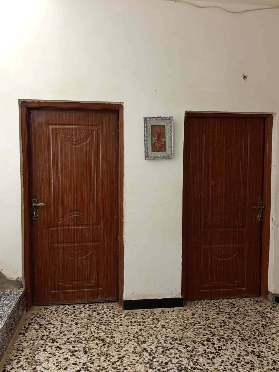 بيت للبيع بعنانه مساحته ٢٣٠
طابوك صب غرفتين وصاله ومطبخ وكليدور ومجمع صحيات وتواليت خارجية وطرمه وحديقه صغيره بناء سنة ٢١ وعالي عن الشارع 
*********** السعر ٤٨ وبي مجال
