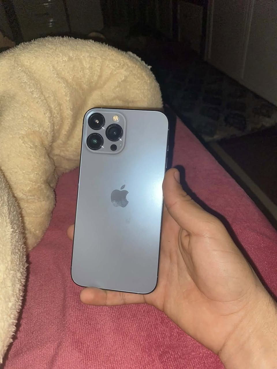 13 برو ماكس
ذاكرا256
بطاريه 79 قطاره 

تك سيم 
مبدل شاشه شرط اصليه مال تفليش وبيها فطر ما يبين وله ماثر ع شي 
فيس ايدي شغال ونضافه كدام العين 
سعر 500 وبي مجال قليل لطيبين 
*********** متوفر وتساب
