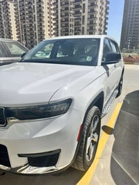 سيارة جيب كراند شيروكى ليميتد موديل ٢٠٢٢ محرك 3.6 لتر 6 سلندر مع نظام ...