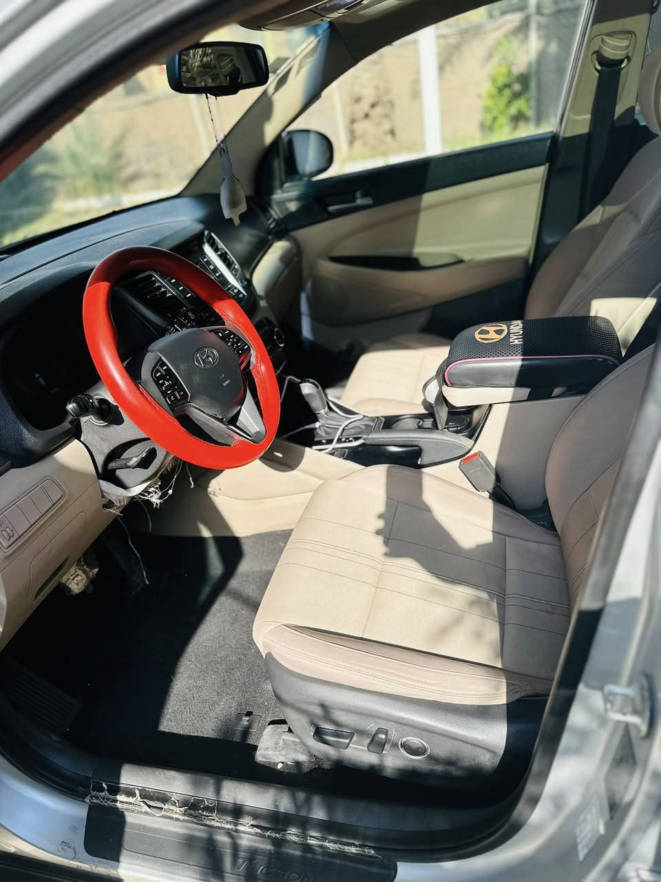 السلام عليكم
توكسان 2016

خليجية رقم واسط 

فول مواصفات ماعدا البصمة 

✅بنوراما +كشن كهرباء+تحكمات✅

سبير الشركه بعده منازل 

سياره نضيفة وجديدة

ضرر فقط بنيد مبدل وكالة نفس الون 

وبيها طخه يم قبق البانزين مثل مموضح بلصورة 

قطره صبغ مبيها السيارة 

مكانها واسط الكوت/الگارظية 

***********
