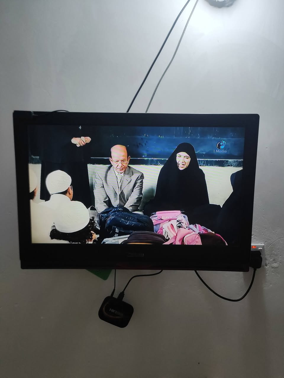شاشة بلازمه  Tokkma حجم 32 مع جهاز TVBOX مع كامل ملحقاته الشاشه شغاله 100% الوان واضحة منافذ HD  عدد 2 السعر 120 الف مع الجهاز وبيهم مجال 
*********** واتساب 📞
