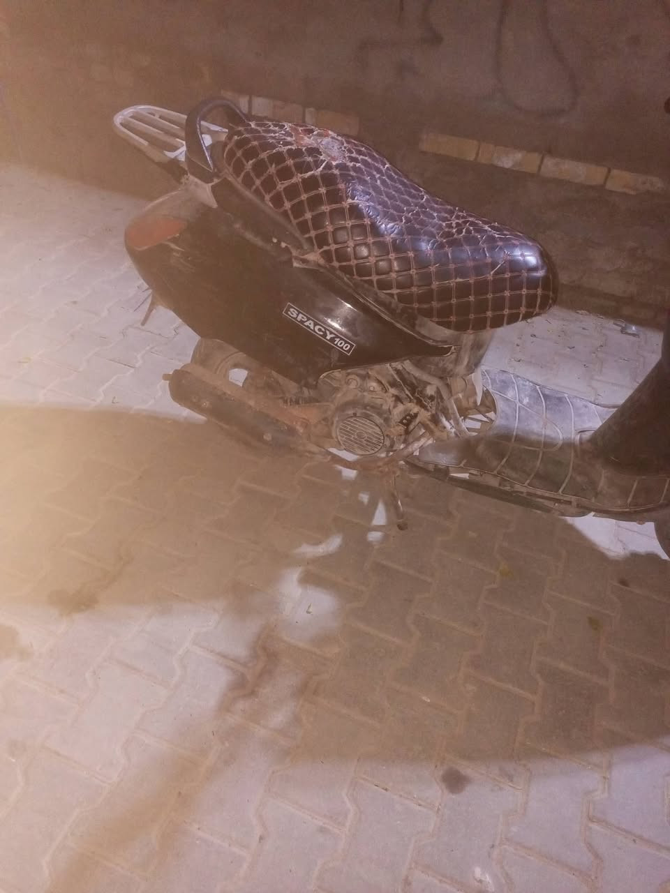 السلام عليكم سبيسي صيني الدراجه خير من الله كله شغاله كهربائية عالي ناصي  أشره يسره يمنه كله شغاله الدراجه مفتوحه سعر 250 وبيه مجال مكان كوت زوريجات متواجد على الفيس


**إذا كنت صاحب هذا الإعلان وتريد حذفه لأي سبب، رجاءا أرسل رسالة إلى الدعم الفني**