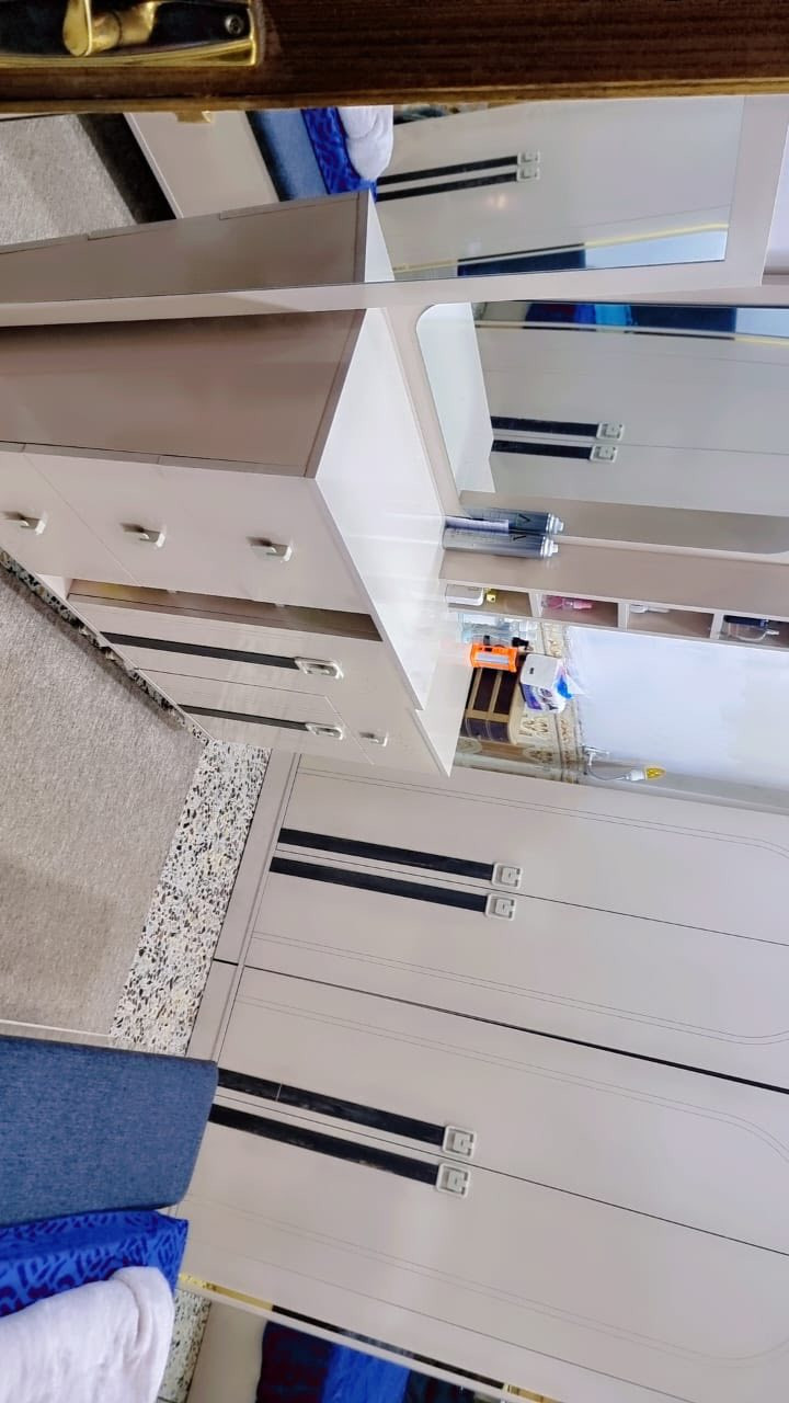 أغراض للبيع سبب سفر
غرفه نوم سعره مليون 
السبلت انفيرتر جنرال واحد طن ونص سعره 600
ستناهز تلفزيون متحرك سعره 60
شاشه ال جي سمارت 150
غساله 10 كيلو ب150
ثلاجه 12 قدم ب150
مكنسه كهربائيه ب30
طبله طعام ب25
ستلايت سعره 5
خلاط سلفر كرست سعره 10 
ستاند اوتي ب5
اوتي بخاري ثنينهم ب25
شوايه مع ماطور يدوي ب10
كله أغراض جديده استعمال كلش قليل


**إذا كنت صاحب هذا الإعلان وتريد حذفه لأي سبب، رجاءا أرسل رسالة إلى الدعم الفني**