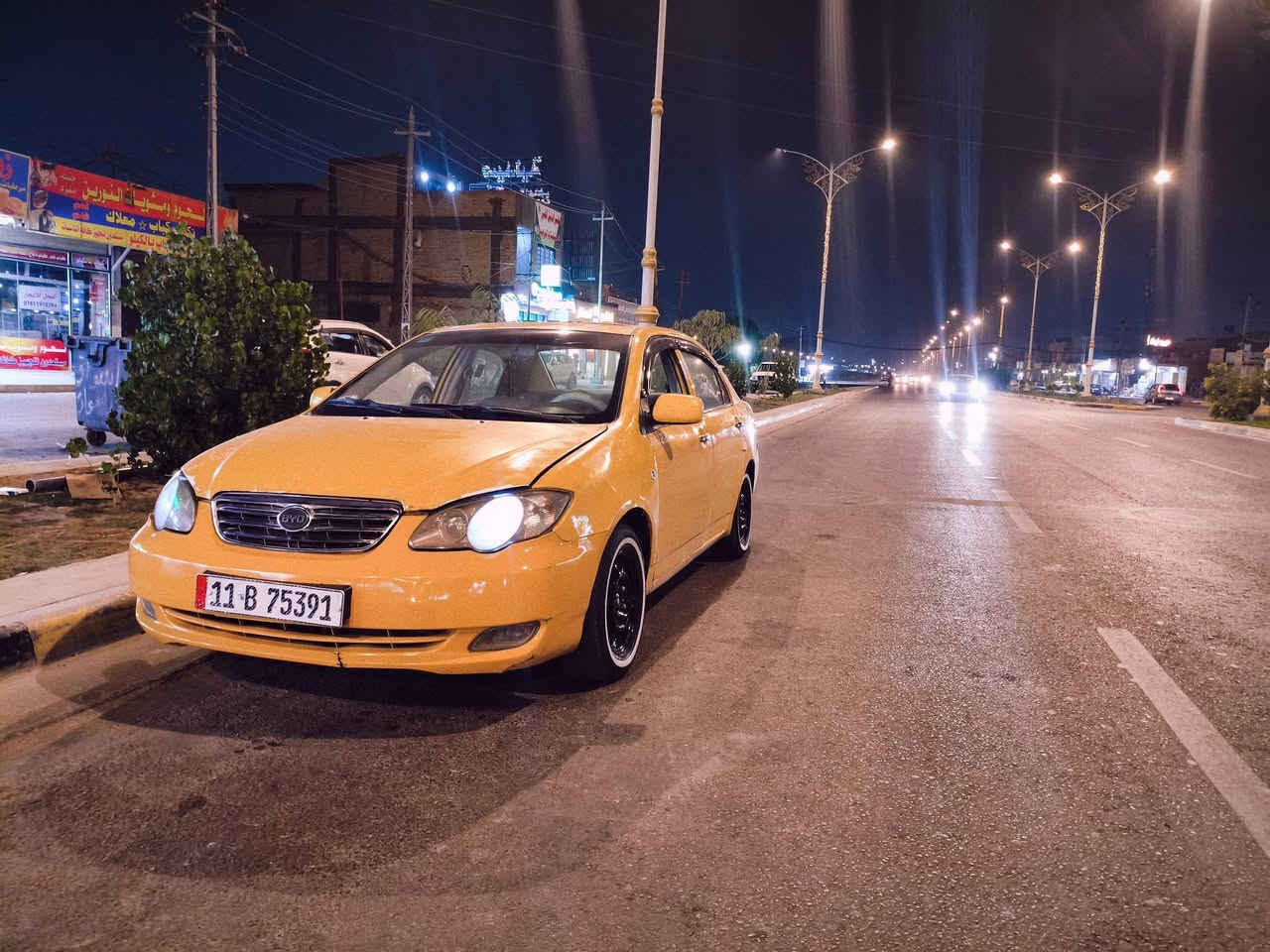 PYD موديل ١٣ سياره تخبل خير من الله بيه ضربه باب السايق فقط ومصلحه نفسه تخيم تايرات وباتري جديد وحداديه مفوله للخير سياره باسمي  رقم بغداد  كير عادي مكينه وكير مكفولات  
سعر ٥٥ وبيه مجال بسيط 
***********
