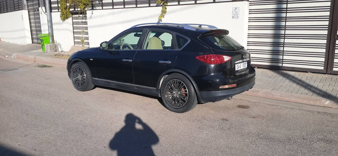 2008 للبيع
ادامة كاملة نوزل وبلك وفيت بم 
كهرباء كله شغال 
هزة ورقم جديد 
بصمة وتشغيل عن بعد 
السعر ٧٠ وبيها مجال 
مكان النجف 
***********
