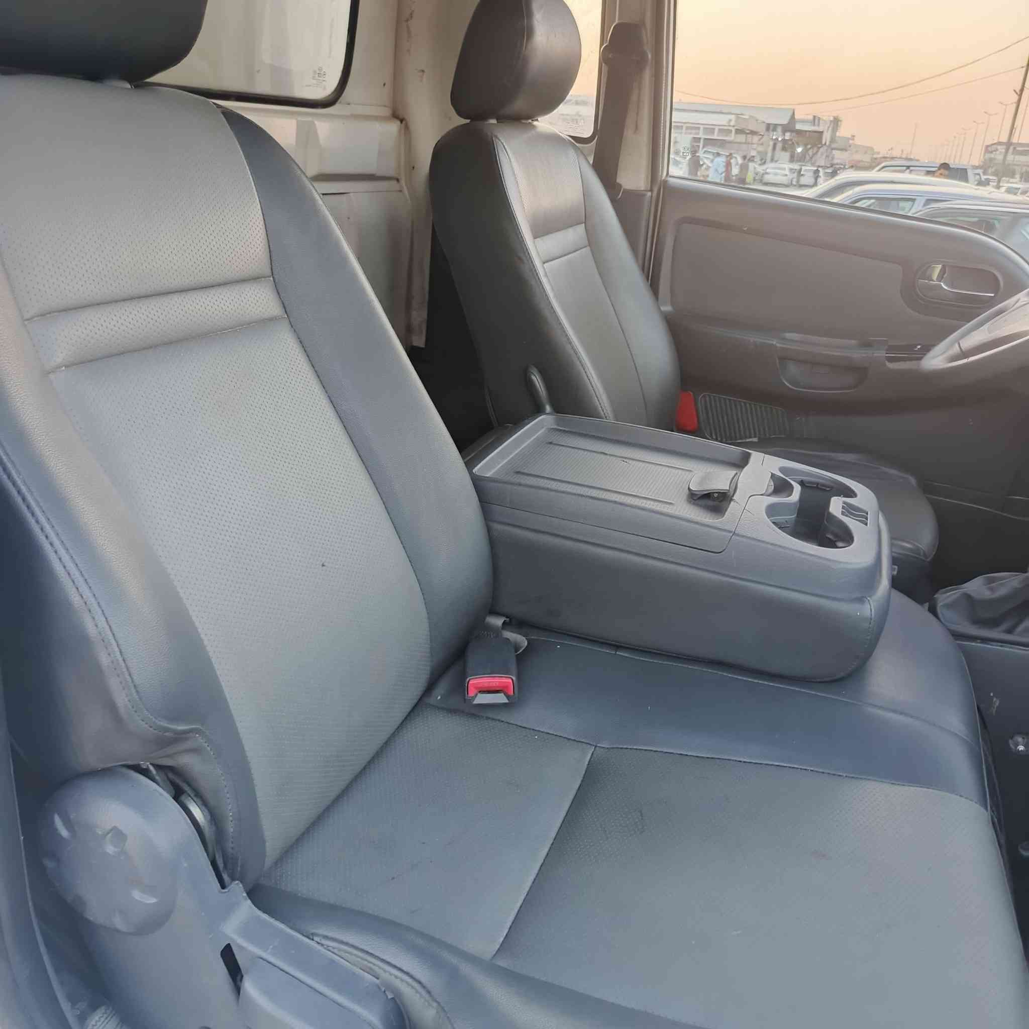 كيه براد 2007 للبيع
محرك  (صوبه أو هيتر )جديد مسكر 3000 توني شاده /امحور بم ونوزل 
السياره محدثه 18 بجم كامل + كشنات 
السياره معمره 
التبريد شغال ينزل 17 الخلفي 
تخم تاير كله جديد
السياره بسمي إنكليزي 
السعر 105 أو بيه مجال بسيط للشراي
***********
