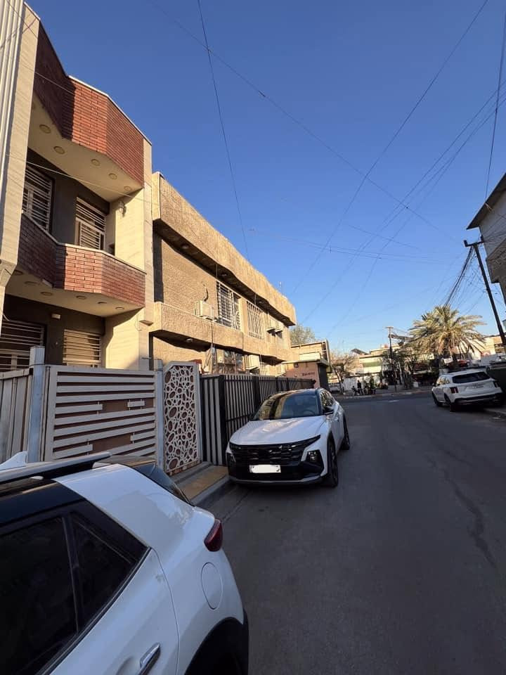 للبيع بيت في شارع فلسطين  مساحة (٦٣ )متر            الواجهة  ٣.١٥  والنزال  ٢٠    ثاني بيت عالشارع

جديد بناء ٢٠٢١  ، يحتوي على غرفة وصالة وخدمات بالطابق الارضي  وغرفة وخدمات  بالطابق الاول

للاستفسار : مكتب السهل للعقار 
***********
***********
