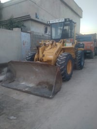 للبيع شفل كوماتسو حجم ١٠٠ عضم شفل جاهز كير اكسل محرك كله شرط جاهز للشغ...