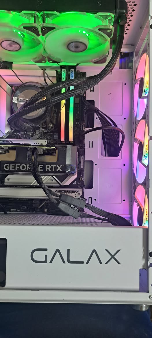 كيس تجميعه للالعاب كوراي 7 جيل 14
المعالج Intel Core i7-14700KF
التبريد مائي 240 m
الرام- t force 32gb ram ddr5 6400mhz
المذربورد asus prime z790-a wifi
الهارد  nvme 1tb samsung 970 pro
كرت الشاشة asus rtx 4070 super dual oc 12gb
البور سبلاي  xigmatek 750w 
كيس galaxy case 4 fan
سعر الكيس مليونين  رقمي ***********
بغداد شارع الصناعه لايوجد توصيل
