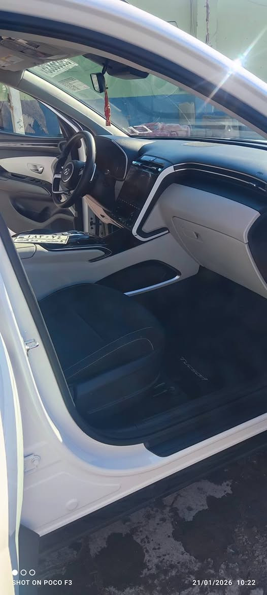 توسان موديل 24بلك أن+هايبرد ماشية 13الف بدون تبديل بدون ايرباك رقم بغداد ليبل واحد من الدعامية للدعامية بيها فقط بارد وتكحيل بجهة السايق وصبغ بالجاملغ للراكب شغل درجة أولى السعر 225  رقم ***********
