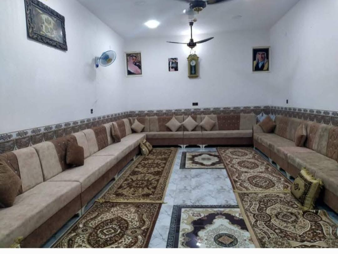 السلام عليكم ورحمه الله وبركاته .._دار  للبيع ملك صرف زراعي ركن شارع ١٠ متر نافذ على حولي مكان مميز جدا"   بأسمي الجغيفي ألثانية تبليط    فول الفول ركن  ٣٢٠  متر  واقع حال وبلسند ٣٠٠ متر .بناء حديث  ٢٠٢٣ واجهة ٢٠ ونزال ١٥    مساحة البناء الكلية للطابقين تقريبا ٥٠٠ متر مربع بناء درجة اولى ٥ غرف نوم  استقبال كبيرة جدا صحيات ٣ وهول حولي مطبخ كبير جدا حار وبارد.صحيات خارجية مع مكان مخصص للوضوء  مجهز ..مراوح سقفية درجة اولى وكوانتر حطاطة .وبردات وخزان ماء عدد٢ سعتها ٤٠٠٠لتر  وجيران ناس محترمين من أهل الفلوجة القدماء
 بالقرب مدرسة الذكر الحكيم و  جامع الذكر الحكيم يبعد عن الجامع ٣ دقائق مشي ومقابيل البيت شارع نافذ على حولي  موقع ممتاز ...سعر البيت وبيع مستعجل ١٩٥ مليون ..علما" تكلفت البناء فقط ١٤٠ مليون وسعر الارض ١٠٠ مليون  .البيت بأسمي من غير وسيط..موبيل عليه واتس *********** وكورك.*********** ابو مريم ألفلاحي..
