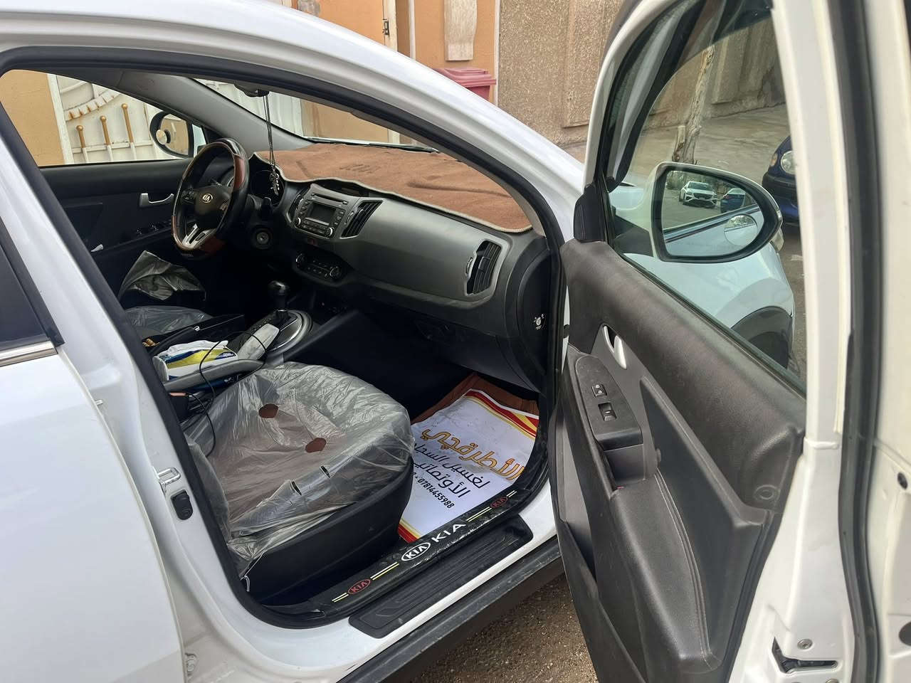 السلام عليكم
للبيع سبورتج موديل 2016 خليجي رقم اربيل ماشيه 175 شرط مكينه وگير مامفتوحات السياره بيها رشه خفيفه بالباب خلف السائق وبيها مكانين بارد كما مبين بالصور سنويه باسمي تنتهي ب2027 
السعر 158 وبيها مجال
للاستفسار الاتصال بالرقم ***********
