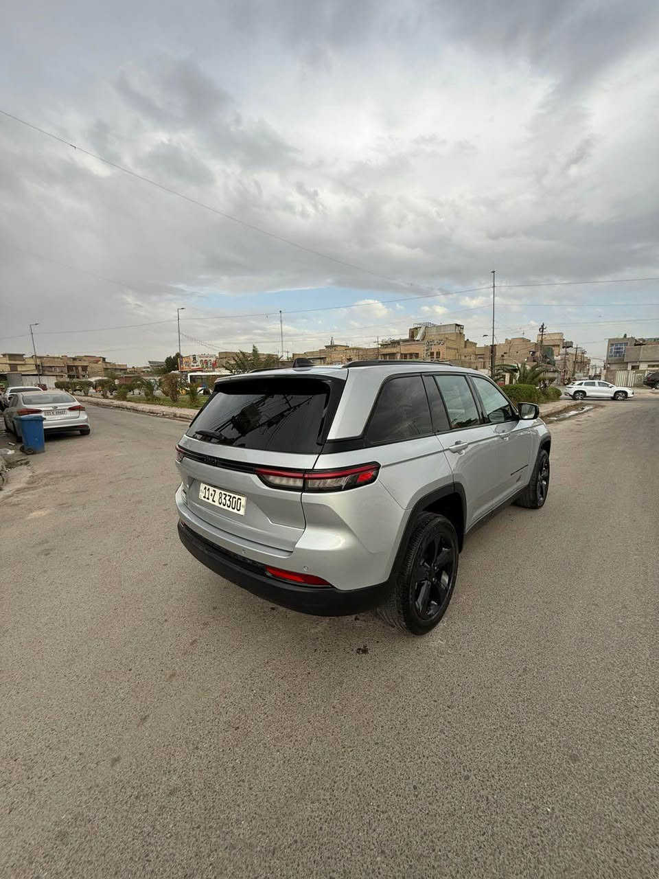 سلام عليكم اخوان 
جيب بلاك توب 2023 رقم بغداد 
ماشيه ٣٣ بدون ايرباك السياره 
فول مواصفات ما عدى الفتحه 
معروفه مواصفات السياره فول 
حادثها موضح بالصور السعر 295  وبيها مجال ان شاءالله مكان السياره بغداد البنوك *********** بغداد, العراق
