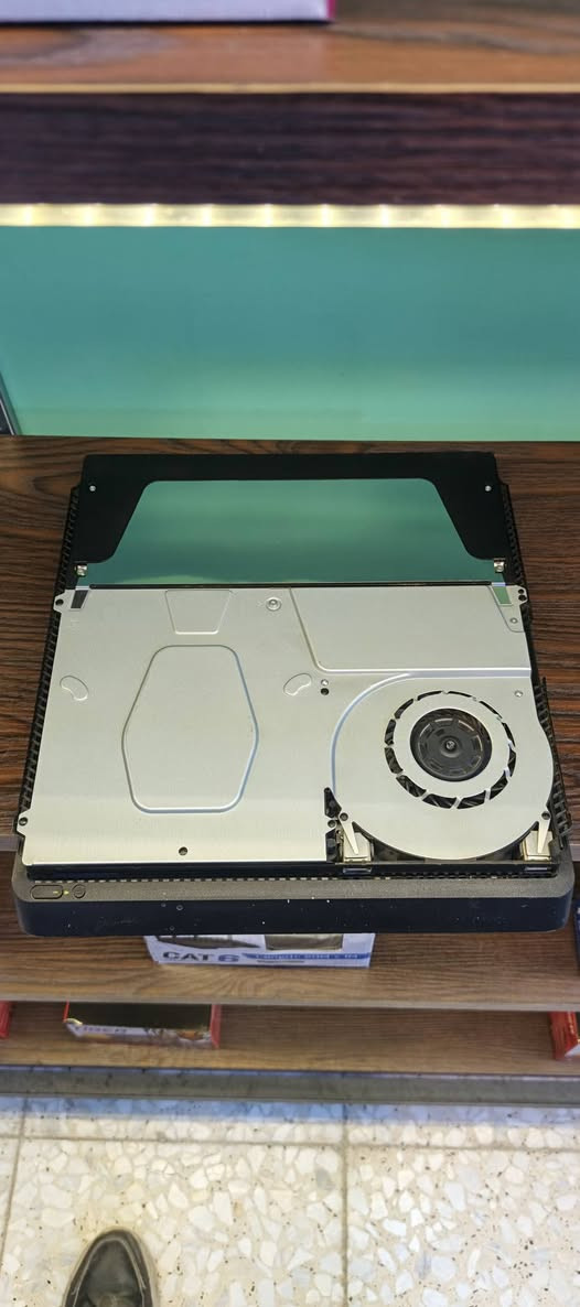 بلي 4 سلم مهكر نضام 11 تحديثه جان 10 متروك من ٢٠٢٢ ذاكره 500 مع ستاند فان وشحن يدات مع يدات ثنين تجاري جديد وكارتونه مع العاب حسب الطلب سعر ٢٣٠ الف الجهاز لامفتوح ولامصلح لوك ستيكر 
مكان بغداد الحريه 
***********
