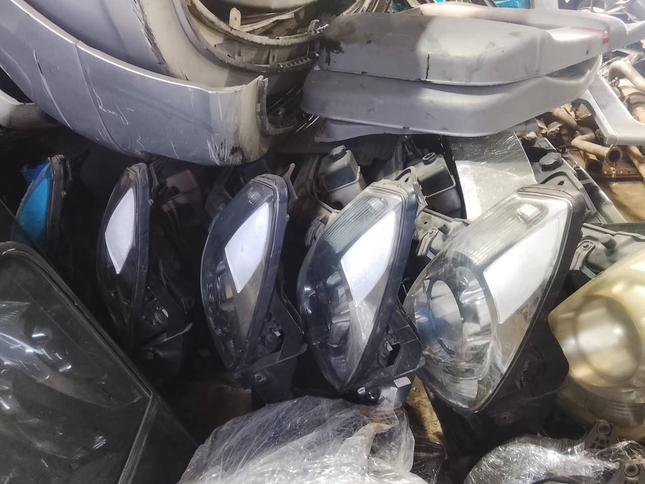 السلام عليكم ورحمه الله وبركاته اخواني موجودات قطع غيار ستاركس مسكر سكك ابواب سلايد خلفي يمنى ويسرى.دعاميات اخر قطعه ابيض بيها كسر قليل .دبت زراكه موديل 2007 .اقفاله جميع أبواب يدات موديل 2007 داخليات وخارجيات مسجلات متنوع كذالك شاشات متنوع.وجميع قطع موجوده . العنوان بابل الحمزة الغربي حي الصناعي قرب المتنزه الاستفسار اتصل على هذا الرقم.***********
