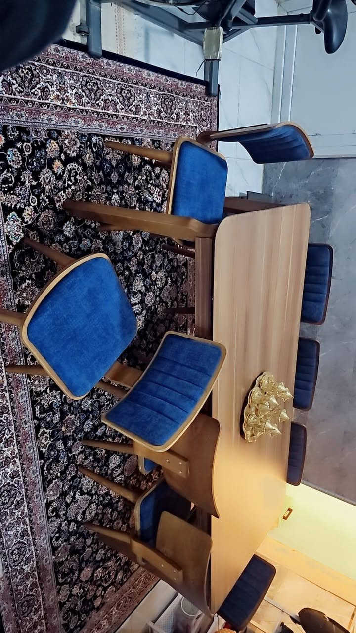 ميز خشب زان اصلي
8 كراسي عائلي 
تواصل *********** 
او بي مجال
