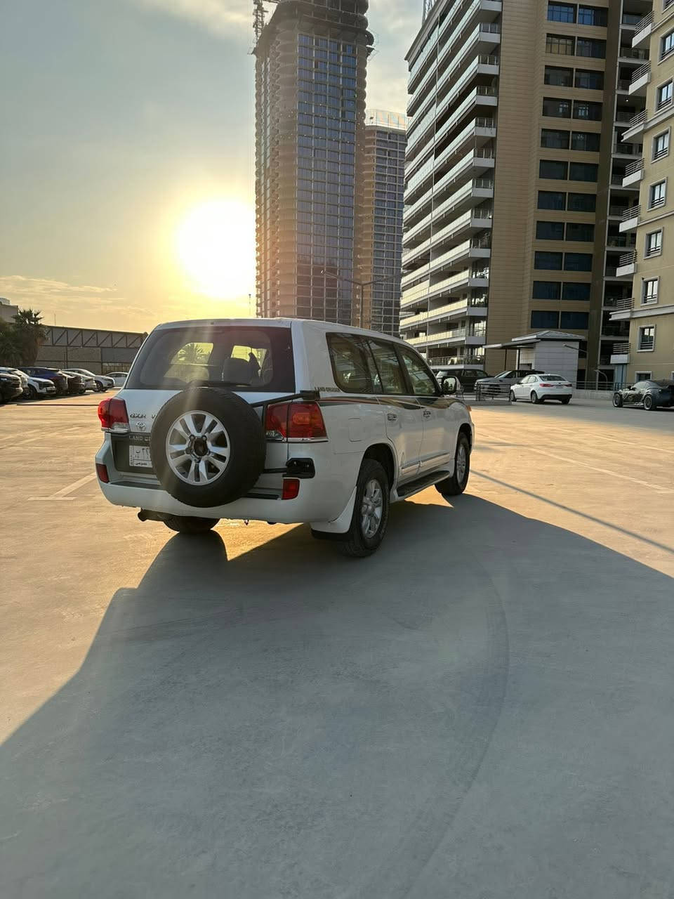 سلام عليكم  للبيع لاندكروزر 2012قطري سبير تعليك سياره مكفوله من الصبغ والبارد  بس الدعاميات مبدلات ماشيه 190  سياره فول مواصفات تخم تاير جديد سعره 33ثلاث شدات وتلاثين وبيه مجال لشاري 
مكان السياره بغداد حي اور 
***********
