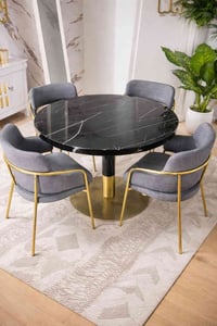 ميز طعام • نظيف • سفرة