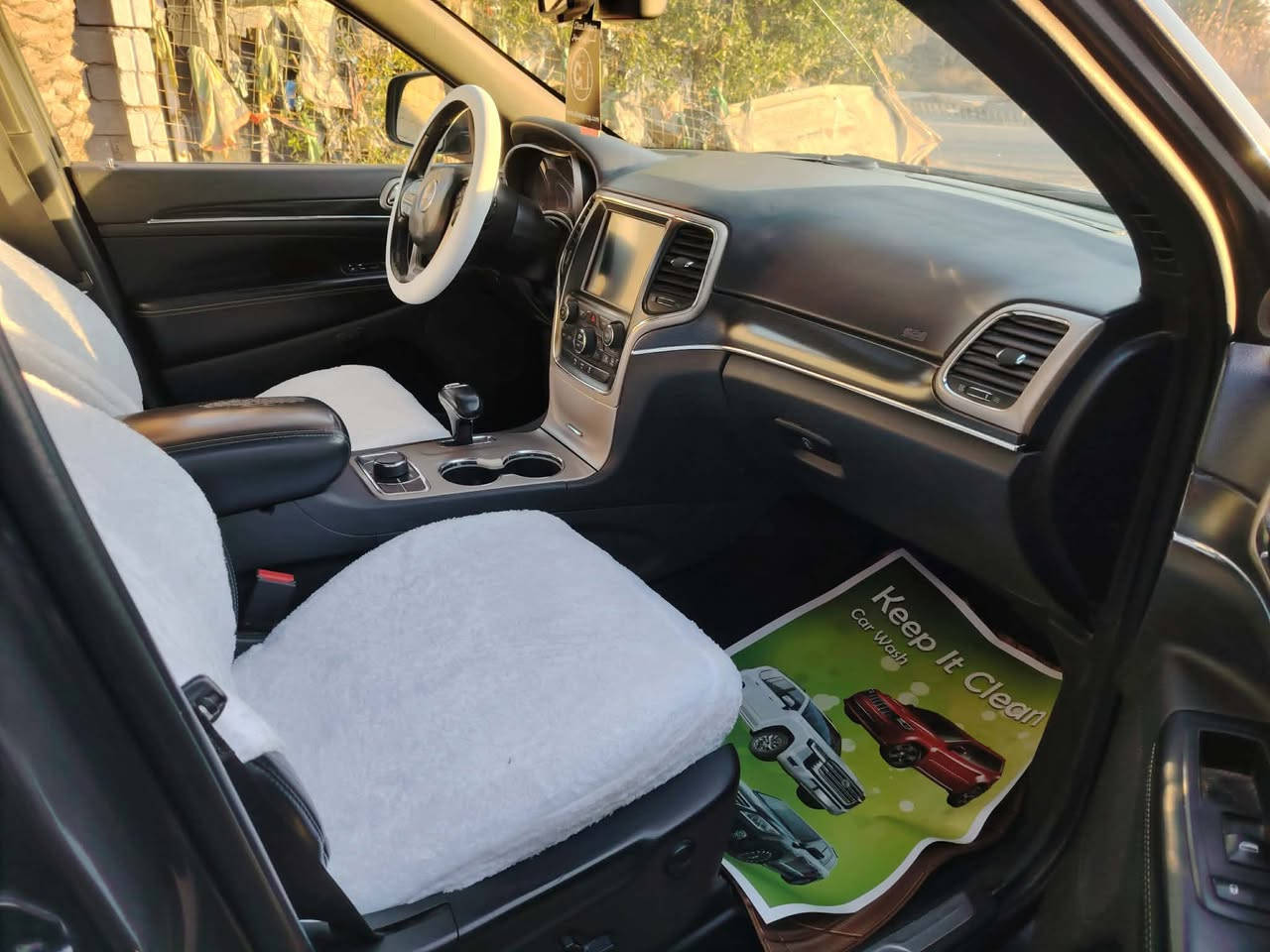 يالله سلام عليكم 
دوج جيب موديل 2016 
حادث جاملغ وبنيد فقط بدون 
دواخل سونار بيه  فوال مواصفات اللخير 
رقم بغداد بسمي تحويل ثاني يوم 
السعر 182 وبيه مجال 
اللاستفسار *********** 
سياره مكينه كير حداديه كله جديد 
تبريد ثلج   واني خادم
