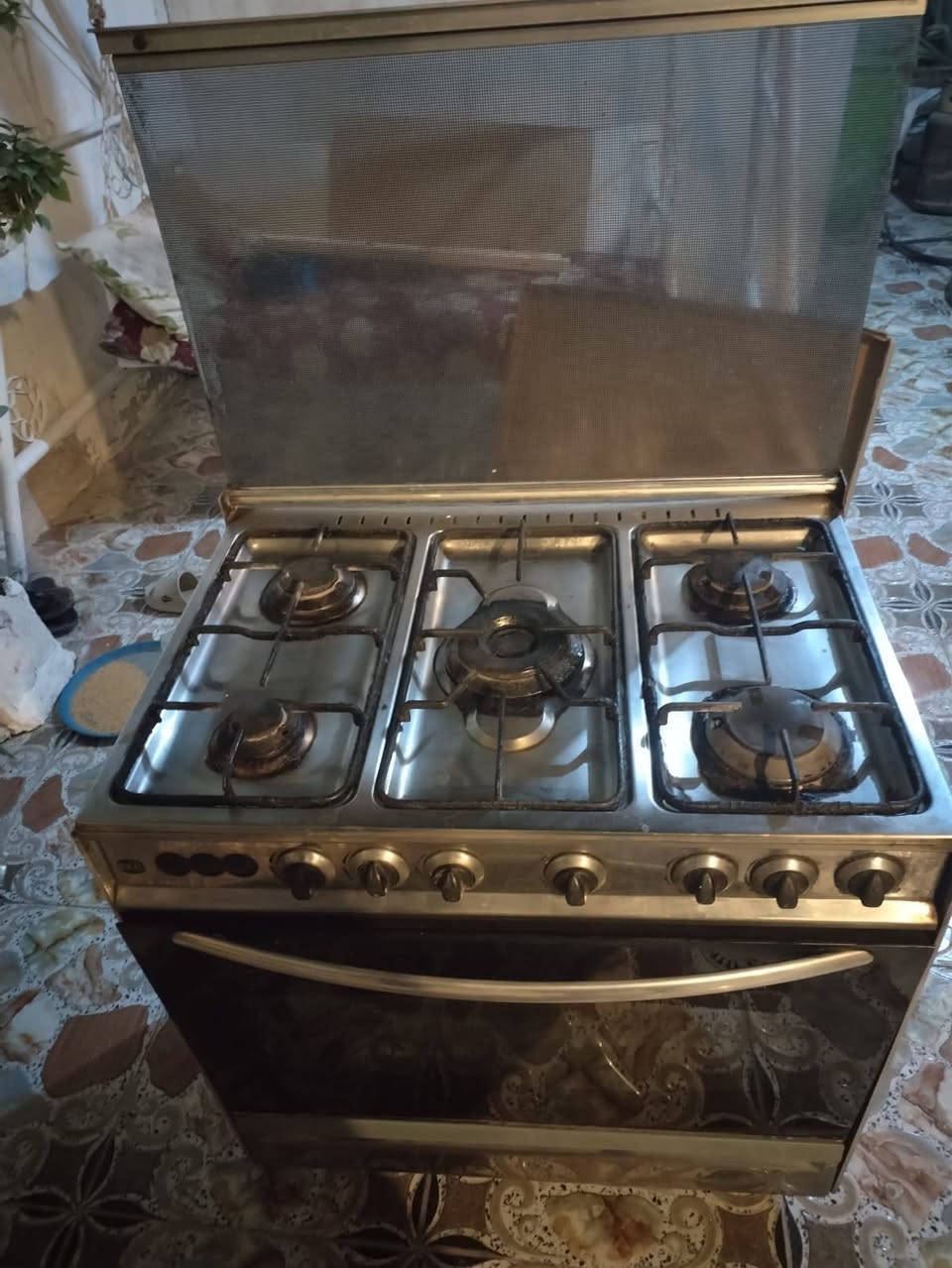 طباخ  للبيع نظيف كلش وعالفحص مابي اي نقوصات المكان التحرير دور الجاهزه السعر ١٢٥ وبي مجال للشراي
***********
