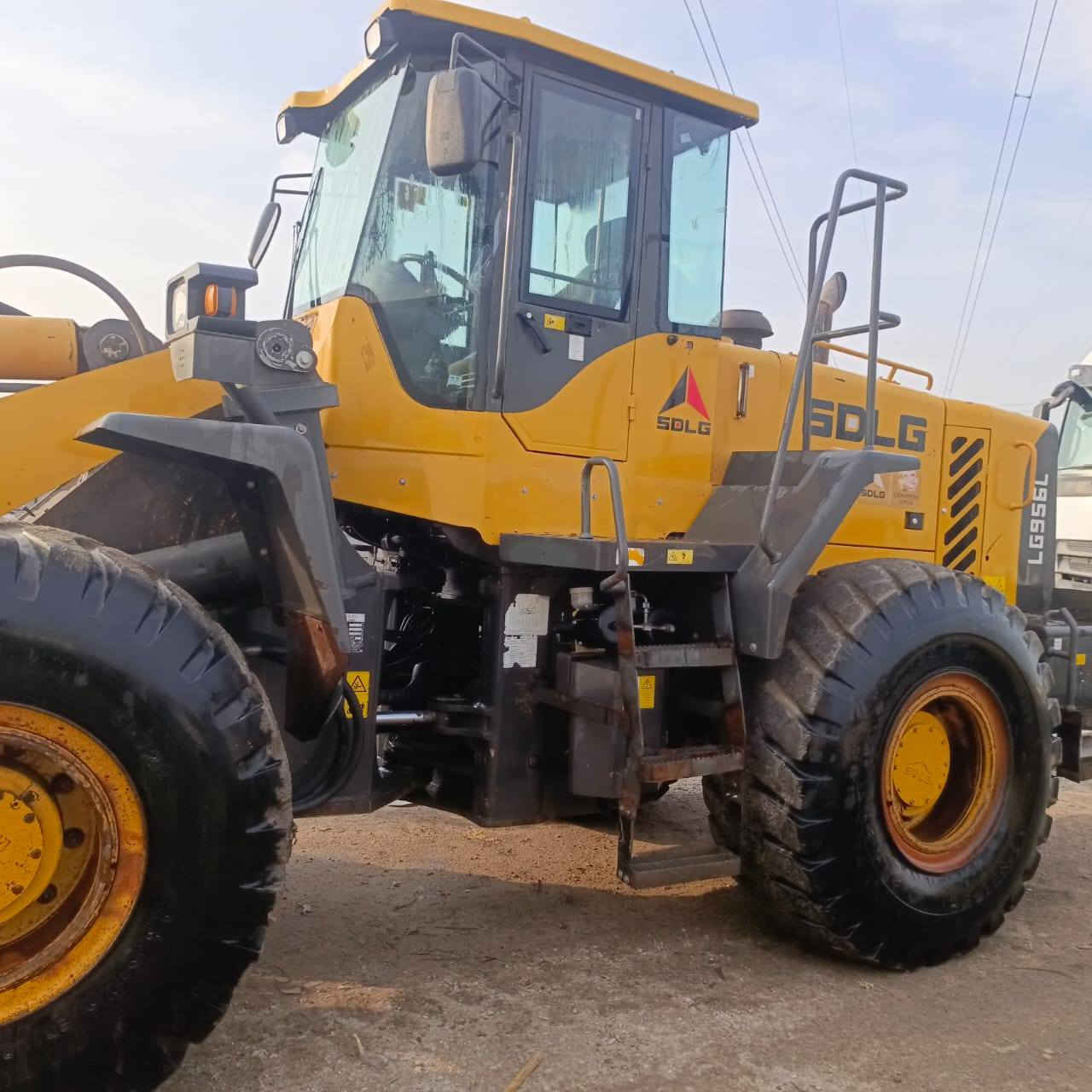 السلام عليكم للبيع شفل صيني حجم 56 شركه درب البحار موديل 2015 مكينه جديده بمعنئ الكلمه المكان العماره للاستفسار اتصل علئ الرقم ***********
