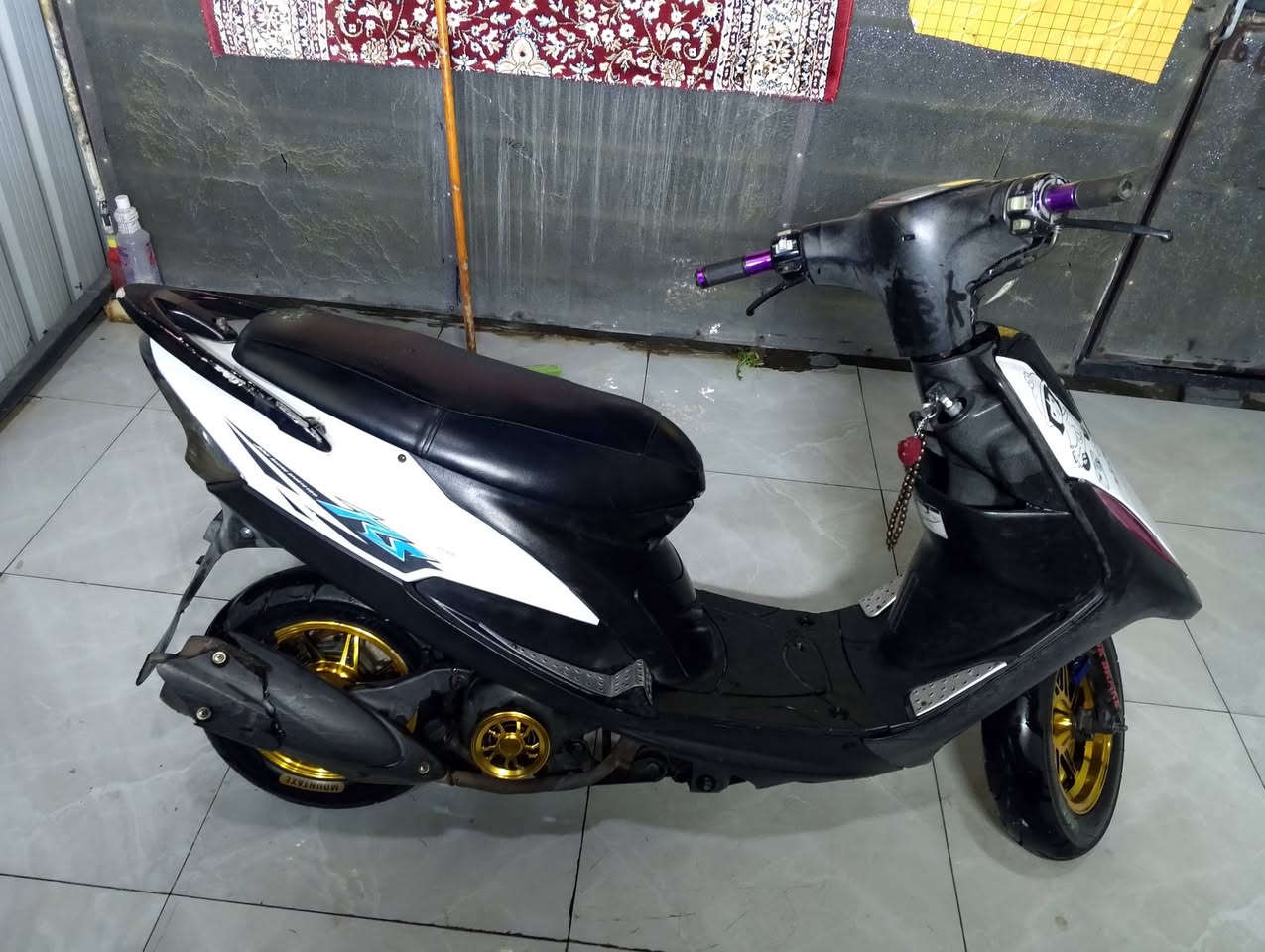 ماكس عدله بيه شغاله سلف هندر
وياله رياضي

كفرات اصليه مو تجاري

قبق فلاوين

تايرات زوج جلاتيني اصلي

دراجه نضيفه

من الشغل للبيت وهاي وضعيته

مكينه مفتوحه كلجات رياضي

شلعه ومعدل 

معدل تقريبا 110

السعر 575 وبيه مجال

العنوان بغداد الشعب 

الميعرف بسعارهن ليكسر بيهه

الرقم ***********
