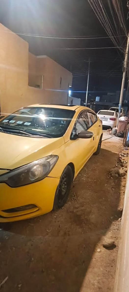 كيا سيراتو ٢٠١٣ خليجي فول ما عده البصمه رقم بغداد بسمي مصفره هيئه وغرامات السياره بيها ضربه بقبق الصندوك خفيف ما مبدل نفسه راجع مكينه ١٦٠٠ دوش مكينه كير تبريد كلشي ما بيهن مكانها البصره السعر ٨٥ وبيها مجال قليل *********** مراوس حسب القناعه البصرة, العراق
