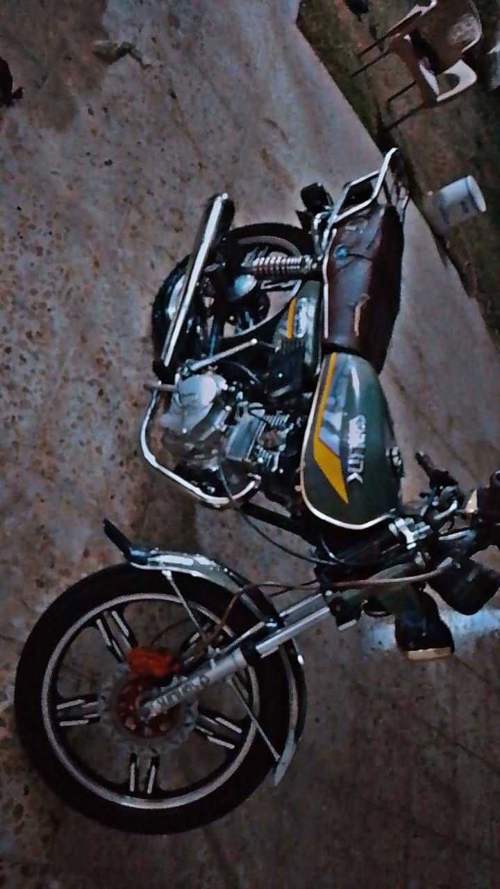 السلام عليكم 24 نازلة بل25. 5كير محرك 200. للعلم معدله لحقيقي 160 مكاني بغداد الدورة ابو دشير سعر 750 ترتيباتهة خارجية بصيطة جدن موضح بلفيديوات هورنات سيدان تايرات تايلندي جدد وبنزات جدد ما مبدل شي بعد ابد علة وضع لشركة مراوس ب4كير 27 أو 26 أو 25 حتلو راس براس ماريد فرق *********** علمن بيهة ورقتين فقط مو اصليات
