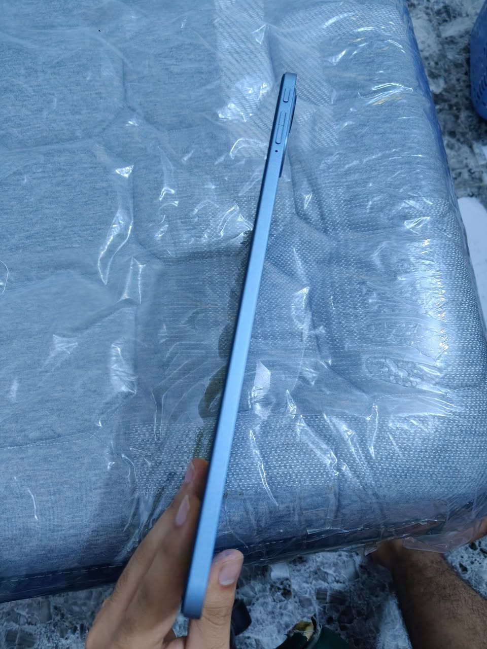 ايباد بلاك ڤيو حجم 12 أكبر حجم 
ذاكره 256 G بطاريه 9000mAh
ايباد جديد زلغ ما بيه لزكه مال شركه بعدها بي كلشي على وضعه
 مستخدم لغرض الدراسه كارتونته موجوده مكاني بغداد 
سعر 160 قفل غير قابل للعلمه 
رقم ***********
