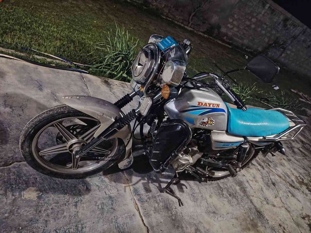 اسلام عليكم
دراجه دايوان اصولي أوراق كامله
للبيع أو مراوس شعندك نزل
ومراوس بقفاز وانطي فرق 
موديل 2018
محرك شرط مامفتوح
مكاني الشرقاط الخظرانيه
***********
