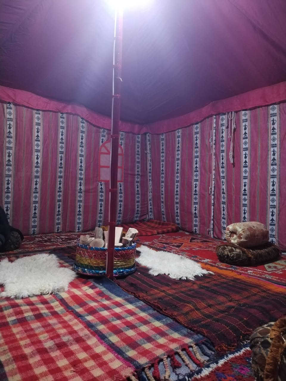 خيمه باكستانيه اسود واحمر ٤ طبقات ضد الماء + طبقه مشمع

تنباع وحدها او ويا الفراش مالها فتره الاستخدام نظيفه ١٠٠ ب١٠٠

الفراش مدات قديمه حياكه عرض متر في ٤ امتار  العدد ٤ قطع

موجود شف حياكه صوف نقشات مثل ما معروض القياس ٢ في ٢ عدد ٤ قطع

منقله قياس ٧٠ في عرض ٥٠ بليت ٣ملم ارضيه ٣ ملم
دبة غاز وسط

الخيمه وحدها ب475
للإستفسار او المراسله ***********
