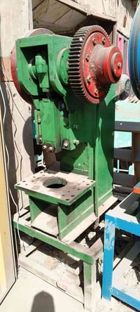 بريس سنتريك حجم 30طن شغال وكامل استفسار رقمي 07708840113