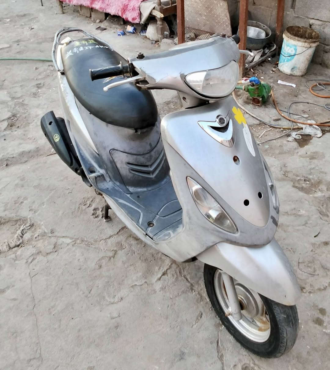 السلام عليكم ماكس قشمه للبيع دراجه بلاديه كفراته مختمه كهربائيات من الطول للطول كلهاغ 49 بلاد مكينتها ما مفتوحه تخم تاير جديد دهن جديد بريكات شغاله كهربائيات كلها شغاله قفاز سكان قفاز صندوق شغال دراجه كلش نظيفه سلف بلاد دراجه كلها بلاديه السعر 600 وبيها مجال العنوان ساحه سعد اول لاين ***********
