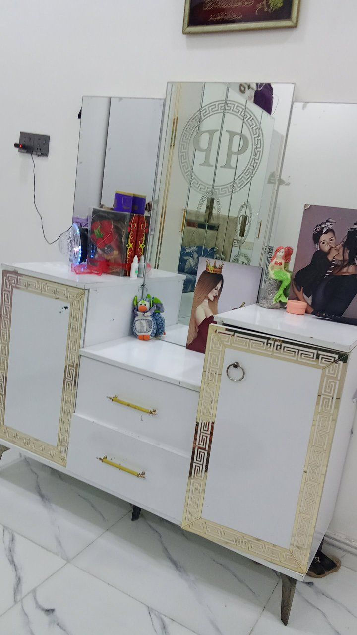 غرفه لبيع تركي سعره 400بي مجال مكان شط العرب صالحيه ***********
