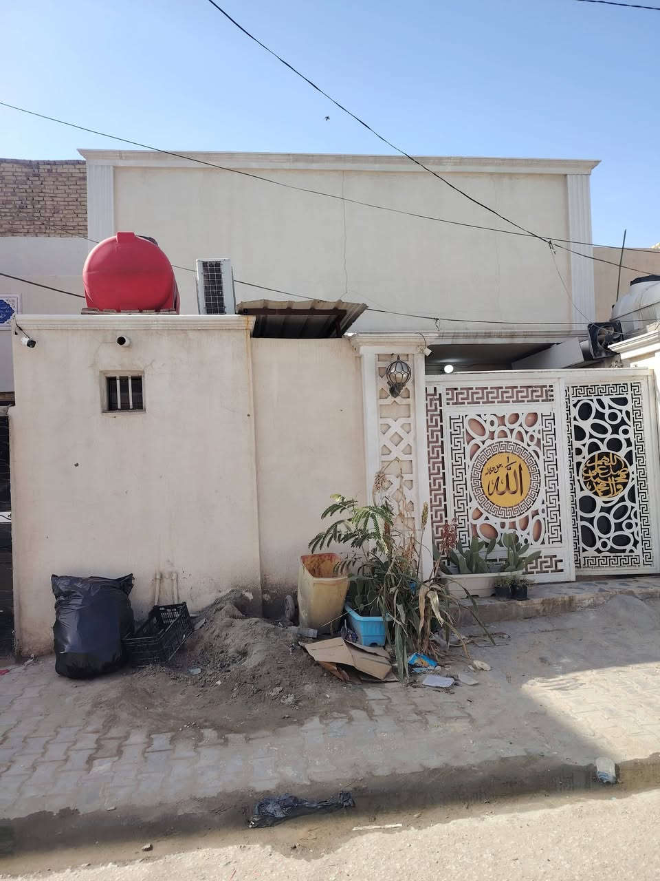 بيت ١٢٥ متر شارع ١٢ متر حي ميسان خلف شارع الشريط قريب شارع عوده
بناء شيلمان يحتوي على غرف عدد ٣ وصاله ومطبخ واستقبال وصحيات داخليه دخيلك وخارجه

السعر ١٣٥ وبي مجال
للاستفسار الاتصال ع رقم ***********
