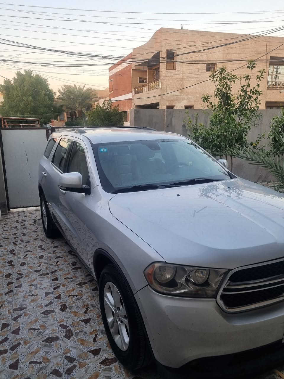 دورنكو ٢٠١٢
بيع او مراوس السياره داخله كلين 
رقم بغداد.

***********
