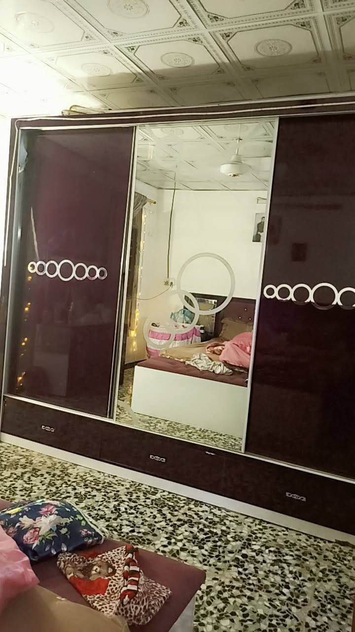 غرفه تركية قوية نضيفة ٩ قطع ضخمه 
‏‪***********‬‏
سعره ٧٥٠ وبيها مجال 
او مراوس ب غرفه صغيرة وتنطي فرق مكاني الزعفرانية
