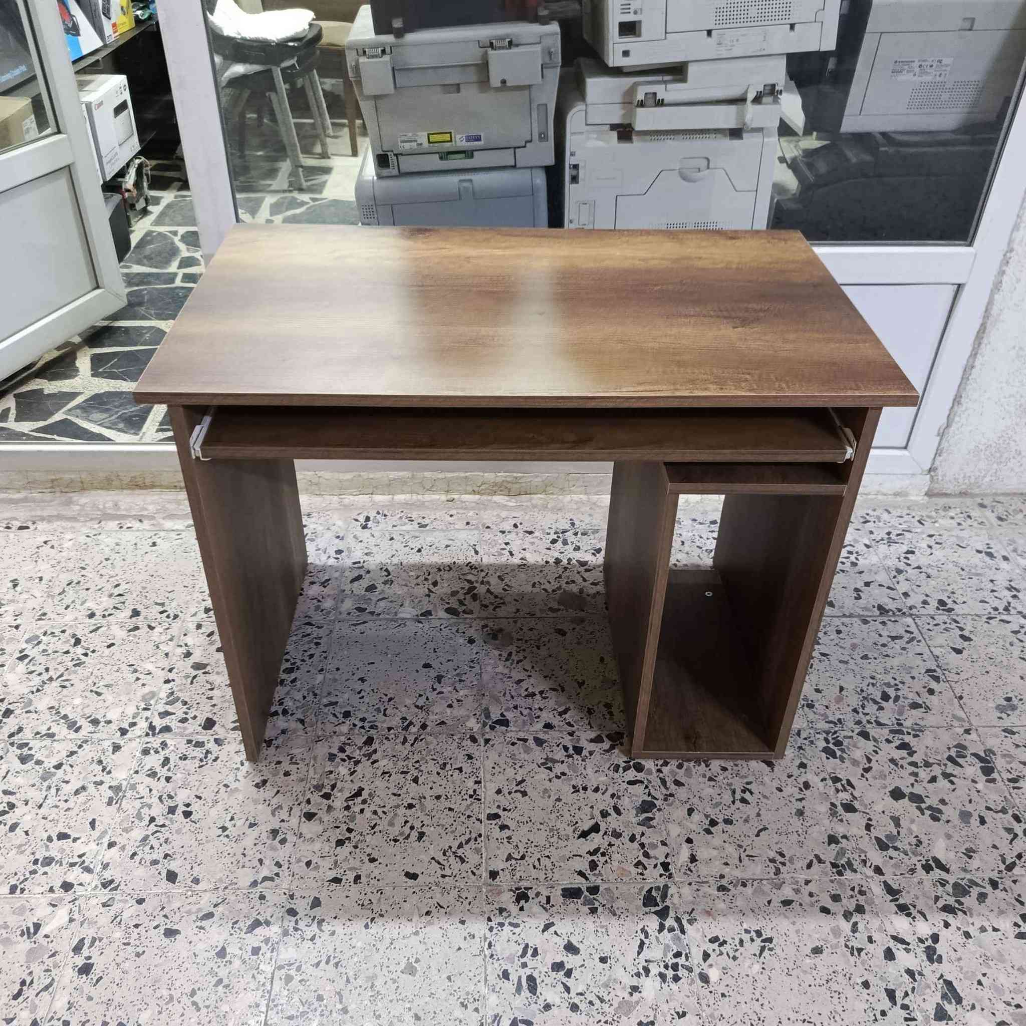 🔥ميز حاسوب و مكتبي بجودة عالية  🔥
🔴اللون جوزي 
🔴خشب mdf 15 mm جودة عالية
🔴القياس 100سم × 60سم × 76سم
✅️السعر 45 الف والتوصيل مجاني
لأستفسار واتس اب *********** السليمانية, العراق
