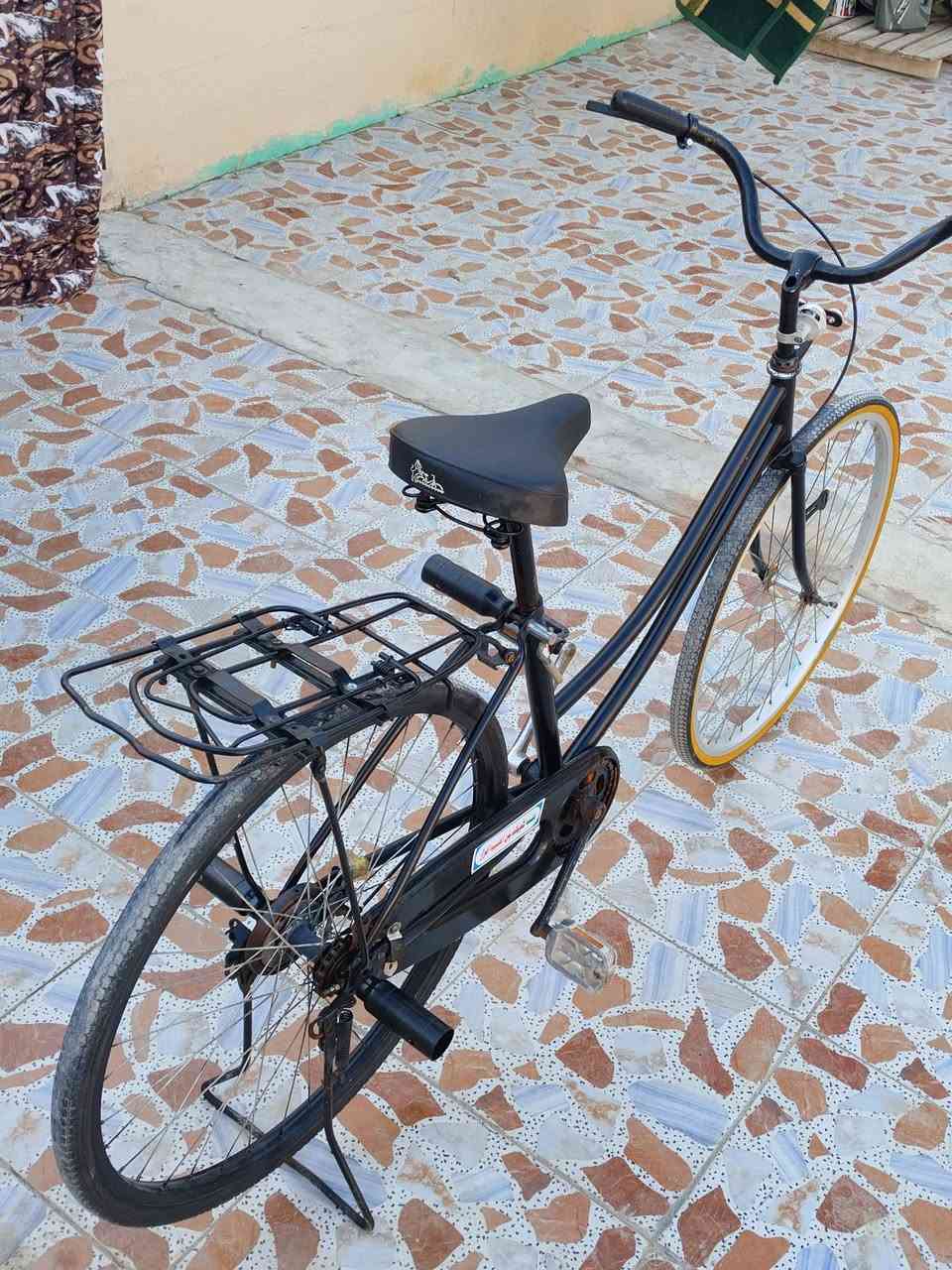 السلام عليكم باسكل للبيع الحجم 26 موديل واحد وعشرين المكان حله تواصل عل رقم***********
