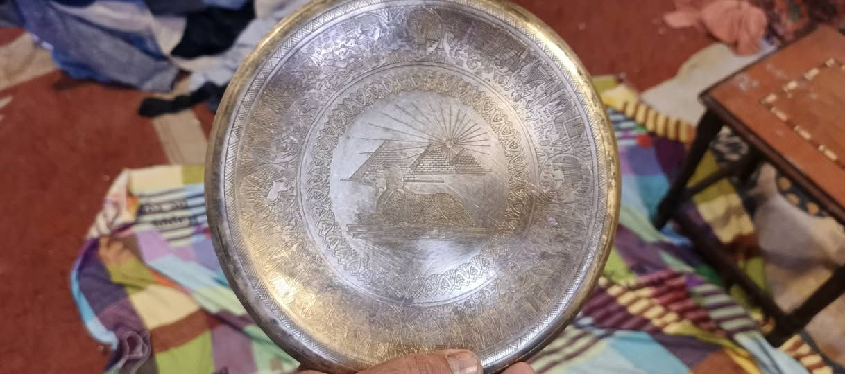 السلام عليكم عندي ذني انتيكات للبيع نحاس وقسم ستيل قيم واخذ ***********
