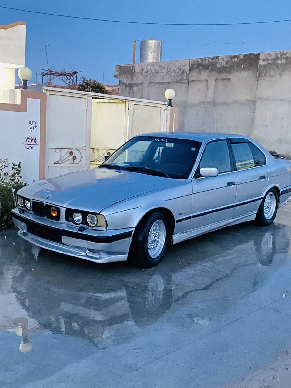 BMW 95 مەکینەی 525 دەبل دیجیتاڵ گێڕو مەکینەبەشەرت ئاڕمی هەولێرە بەشەرتی ئاڕۆم چوار تایوویلی لۆک کارەبای مەزبوت تەقەوڕەقەبەشەرت فولە سڵاید نیە تەبریدی نیە کامل بۆیاخە   شەخالە ماشەڵلە سەیارەکە جوانو پاکە 45مەعمەلە  ژ.م0751 919 4725
