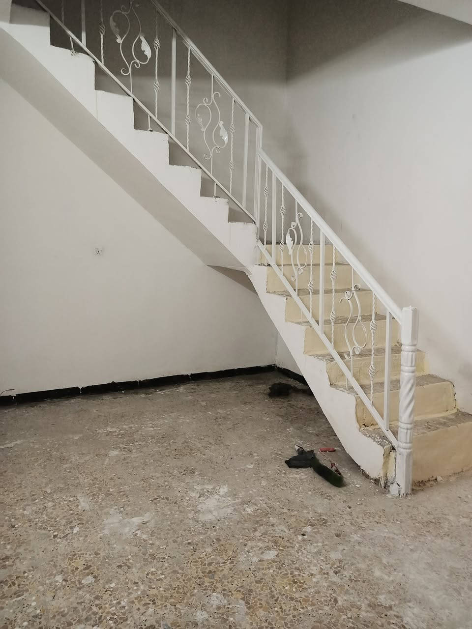 السلام عليكم بيت ليجار مساحتة 150متر ليجار بي غرفتين نوم بشارع البرتقالة ***********
